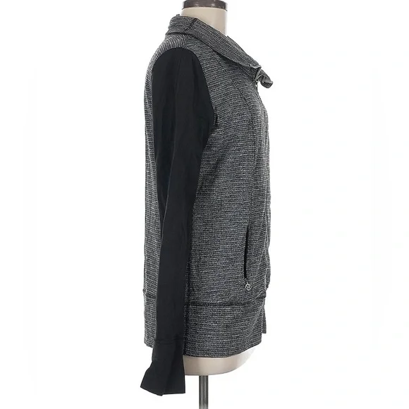 Lululemon Daily Yoga Jacket
Coco Pique Black / Black - Picture 4 of 8